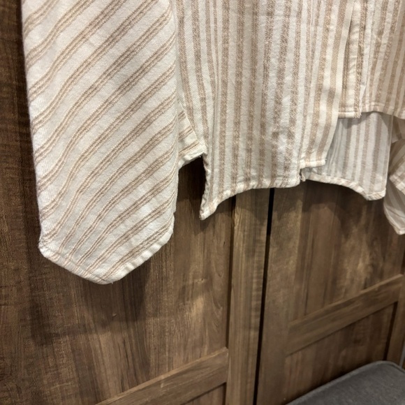 Soft Surroundings Large Standout Striped Asymmetrical Button Down Shirt Tunic - Picture 9 of 12